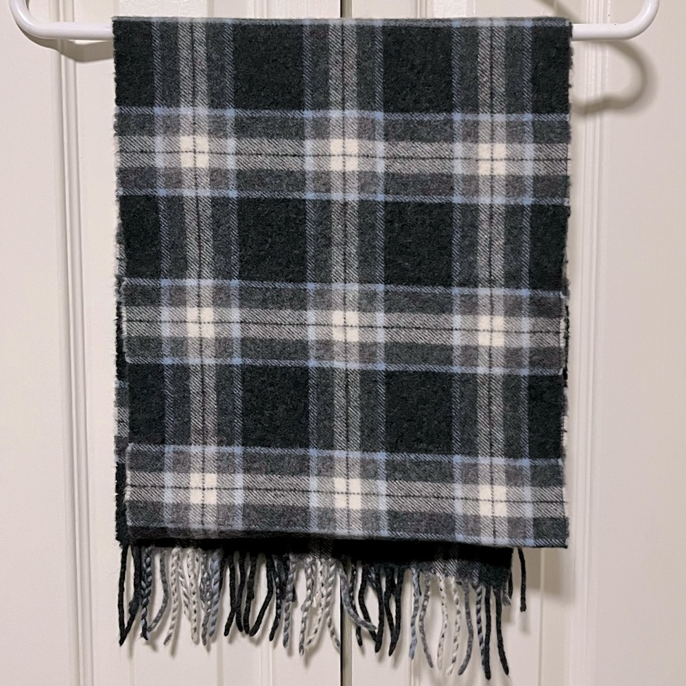 Amicable cashmere blue and black scarf.